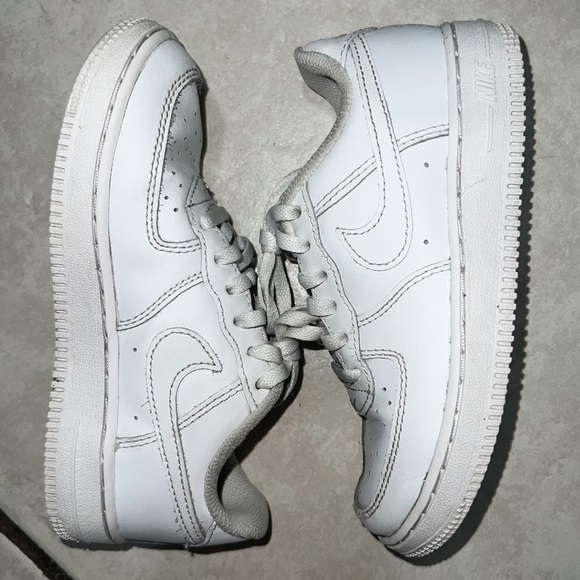 Nike Air Force 1 ‘07 LE, Size 13C - Picture 4 of 11